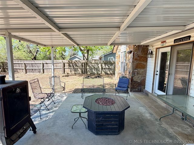 1807 SW 4th Street, Wagoner, OK 74467