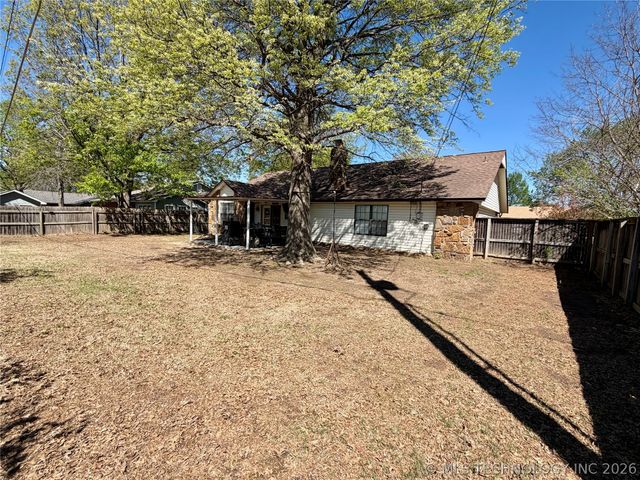 1807 SW 4th Street, Wagoner, OK 74467