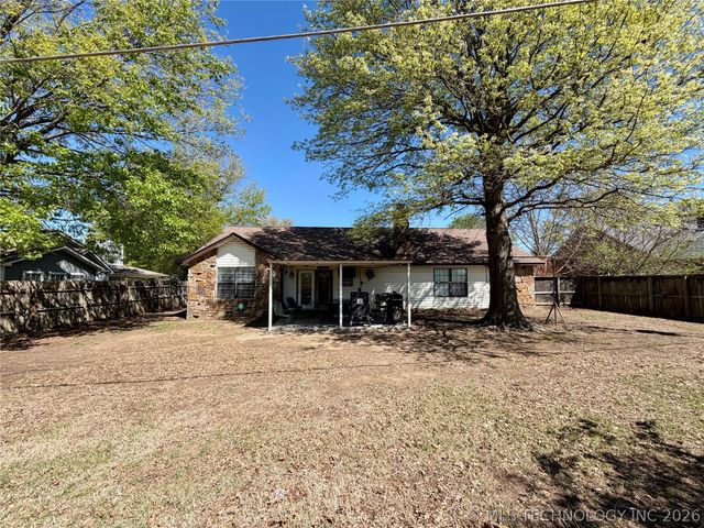 1807 SW 4th Street, Wagoner, OK 74467