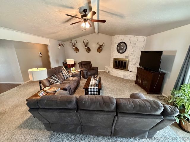 1807 SW 4th Street, Wagoner, OK 74467