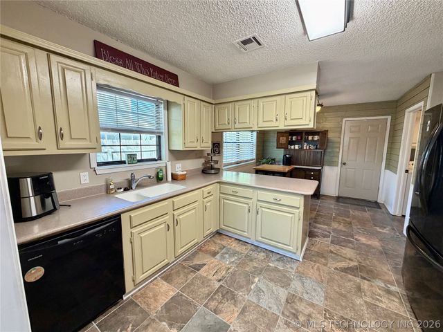 1807 SW 4th Street, Wagoner, OK 74467