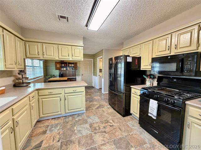 1807 SW 4th Street, Wagoner, OK 74467