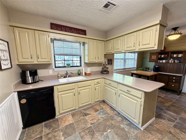 1807 SW 4th Street, Wagoner, OK 74467