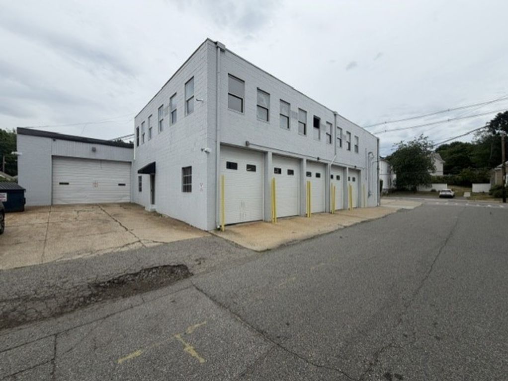 667 Douglas Avenue, Providence, RI 02908