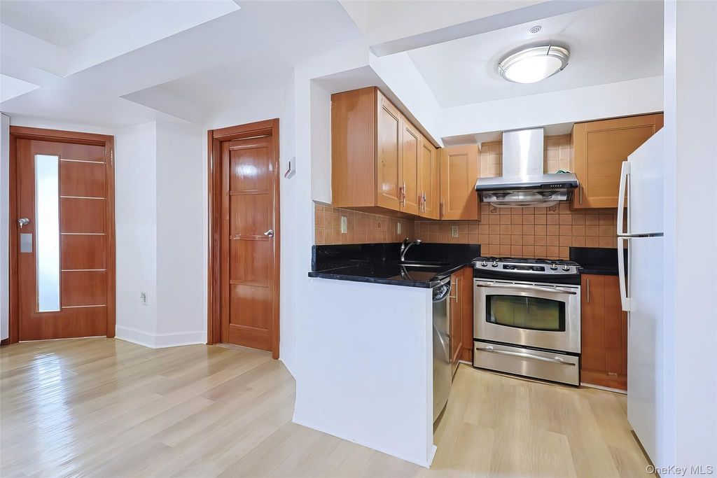 14022 Beech Avenue, Flushing, NY 11355 — photo 3