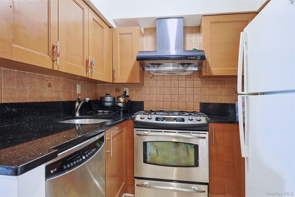14022 Beech Avenue, Flushing, NY 11355 — photo 4