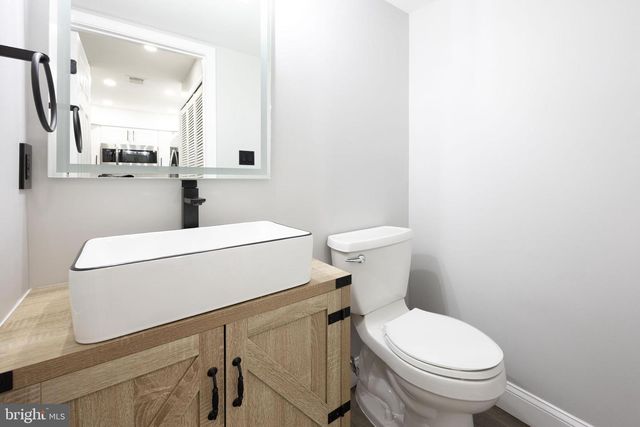 6034 NETHERTON ST, Centreville, VA 20120