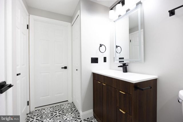 6034 NETHERTON ST, Centreville, VA 20120