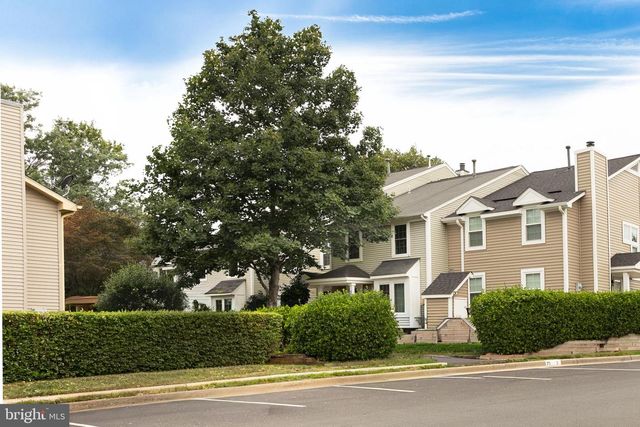 6034 NETHERTON ST, Centreville, VA 20120