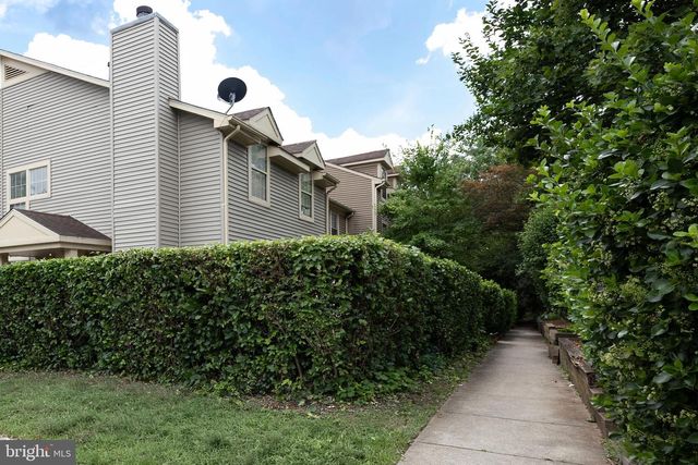 6034 NETHERTON ST, Centreville, VA 20120