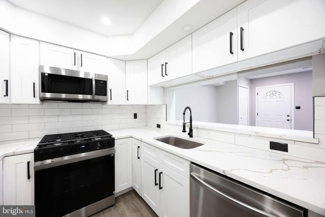 6034 NETHERTON ST, Centreville, VA 20120