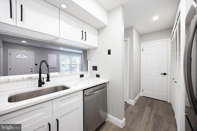 6034 NETHERTON ST, Centreville, VA 20120