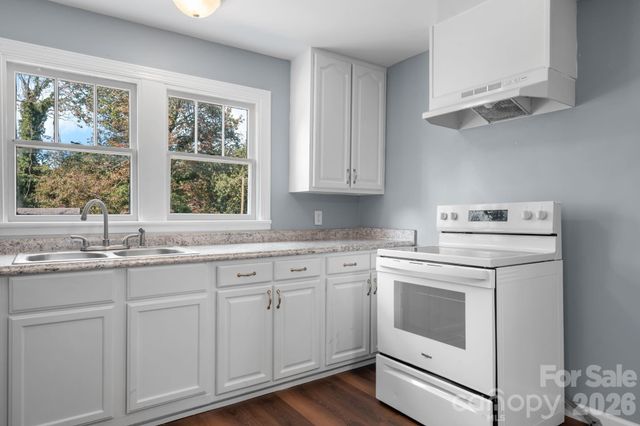 728 21st Street SW, Hickory, NC 28602