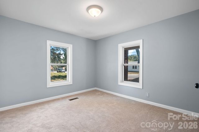 728 21st Street SW, Hickory, NC 28602