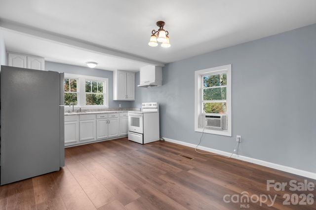 728 21st Street SW, Hickory, NC 28602