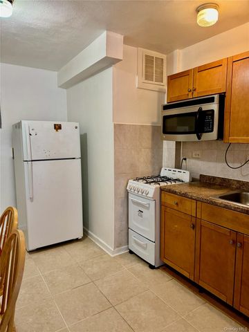 144-46 38Ave 2F, Flushing, NY 11355