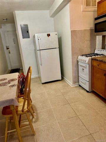 144-46 38Ave 2F, Flushing, NY 11355