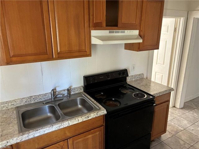 66 Nicholson ST, Portsmouth, VA 23702