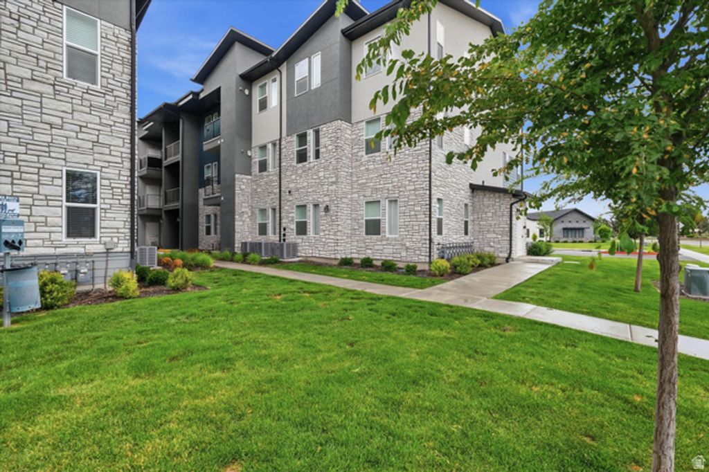 Image 21 of property listing at 475 W 60 S #L202, Providence, UT 84332