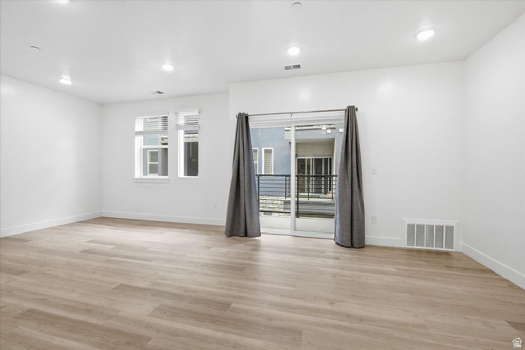 Image 6 of property listing at 475 W 60 S #L202, Providence, UT 84332
