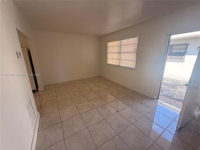 3701 NW 24th Ave 4, Miami, FL 33142