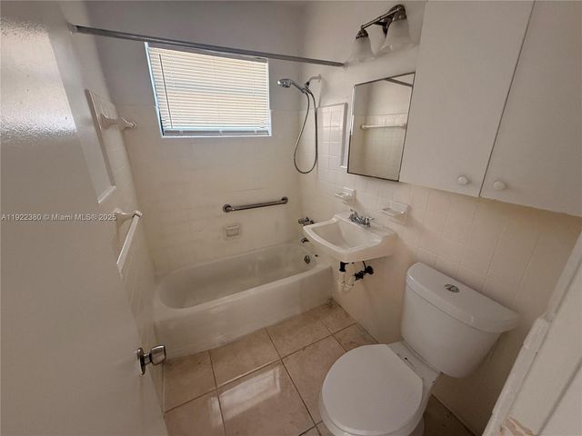 3701 NW 24th Ave 4, Miami, FL 33142