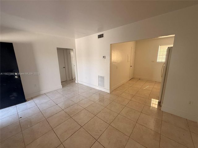 3701 NW 24th Ave 4, Miami, FL 33142