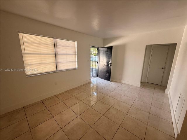 3701 NW 24th Ave 4, Miami, FL 33142