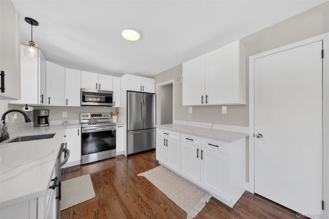 15 Laffin Lane, Poughkeepsie, NY 12603