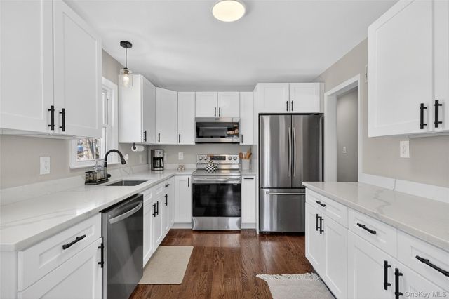 15 Laffin Lane, Poughkeepsie, NY 12603