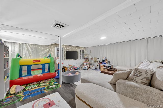 15 Laffin Lane, Poughkeepsie, NY 12603