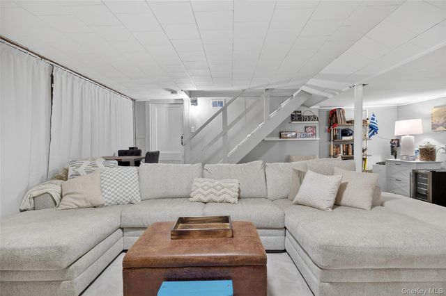 15 Laffin Lane, Poughkeepsie, NY 12603