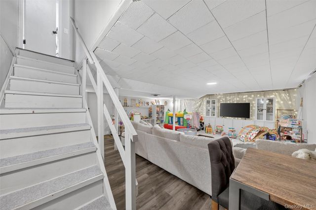 15 Laffin Lane, Poughkeepsie, NY 12603