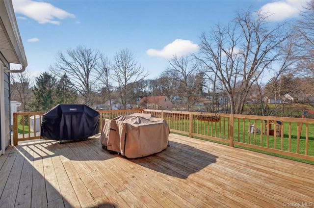 15 Laffin Lane, Poughkeepsie, NY 12603