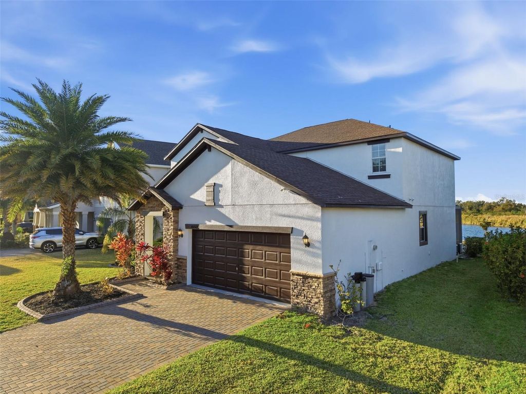 Image 2 of property listing at 10222 COUNT FLEET DRIVE, Ruskin, FL 33573