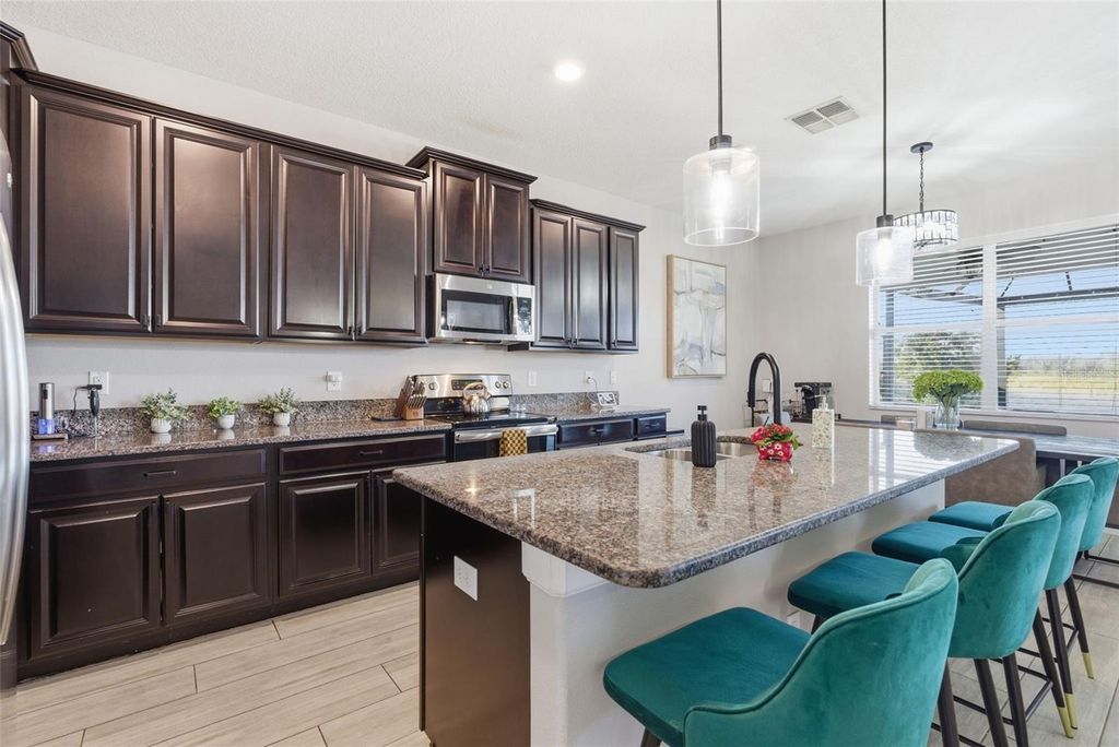 Image 11 of property listing at 10222 COUNT FLEET DRIVE, Ruskin, FL 33573