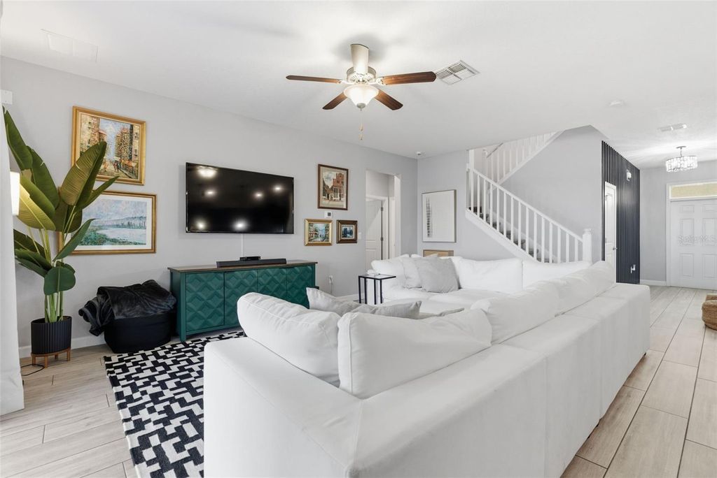 Image 20 of property listing at 10222 COUNT FLEET DRIVE, Ruskin, FL 33573