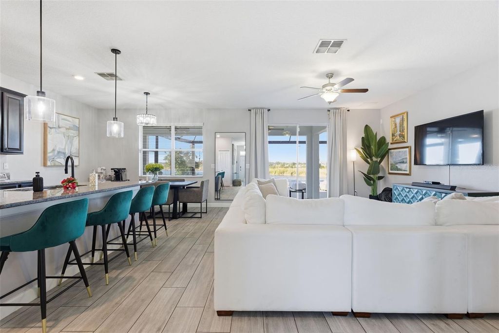 Image 21 of property listing at 10222 COUNT FLEET DRIVE, Ruskin, FL 33573