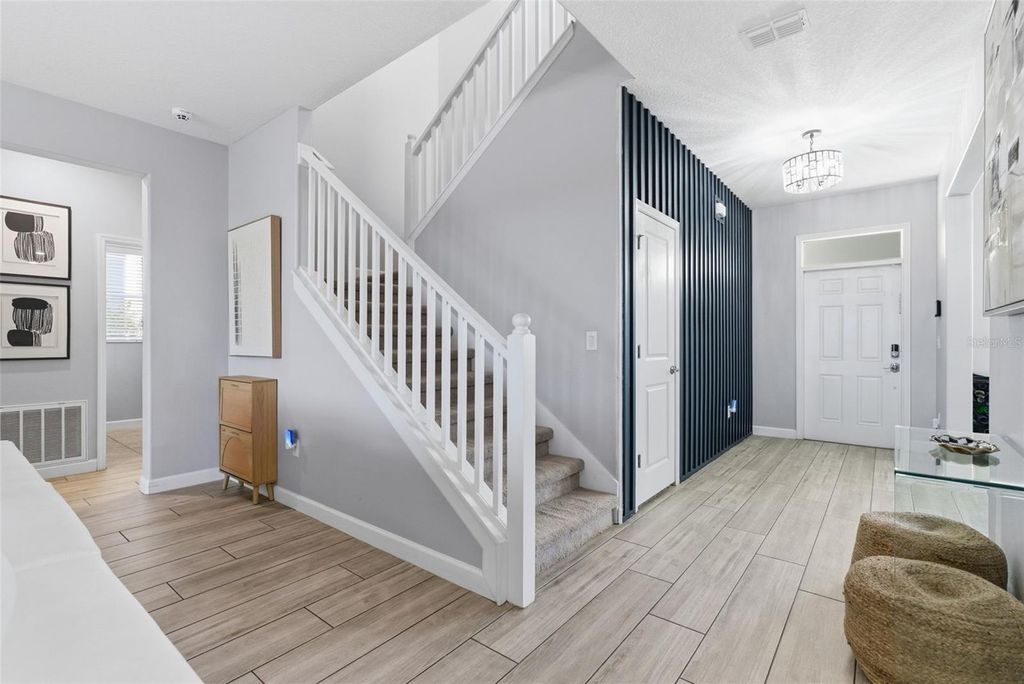 Image 4 of property listing at 10222 COUNT FLEET DRIVE, Ruskin, FL 33573