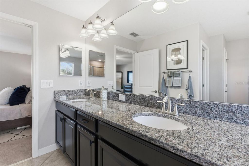 Image 36 of property listing at 10222 COUNT FLEET DRIVE, Ruskin, FL 33573