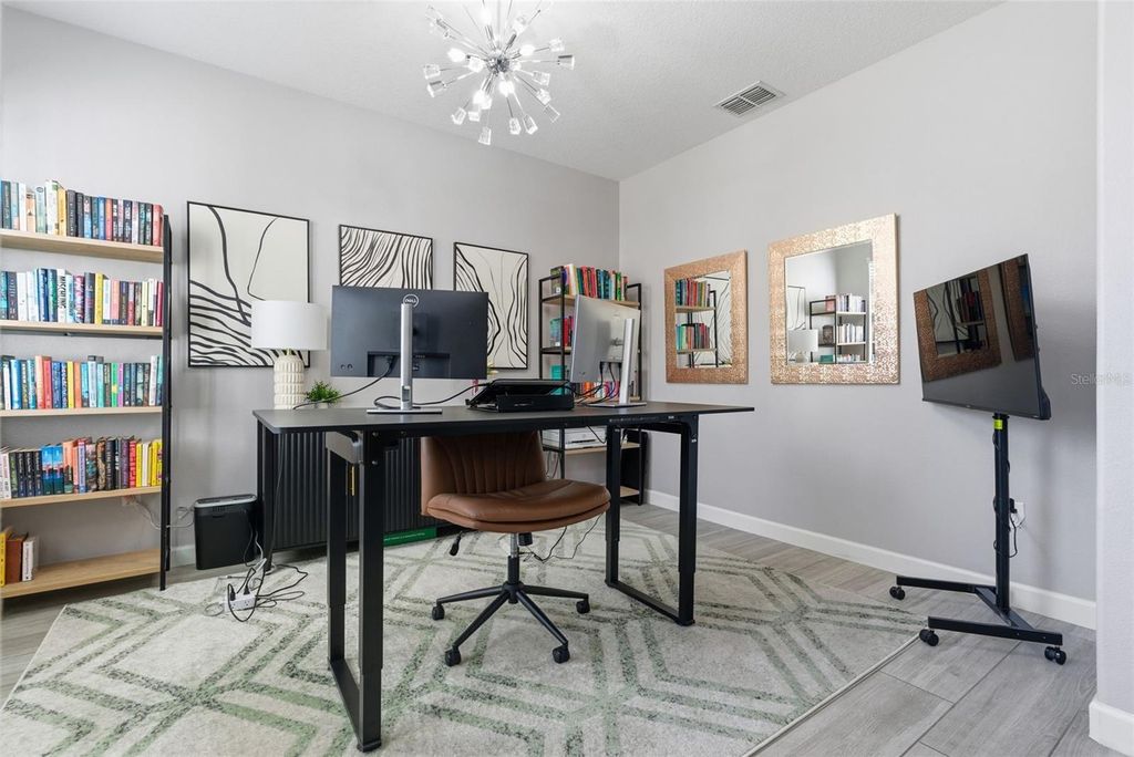 Image 5 of property listing at 10222 COUNT FLEET DRIVE, Ruskin, FL 33573