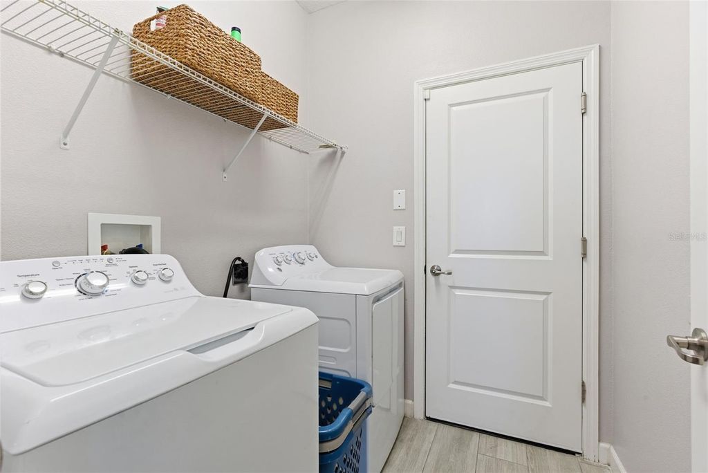 Image 42 of property listing at 10222 COUNT FLEET DRIVE, Ruskin, FL 33573