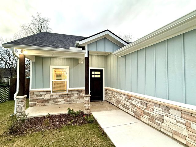 1124 S Hazelwood Street, Sherman, TX 75090