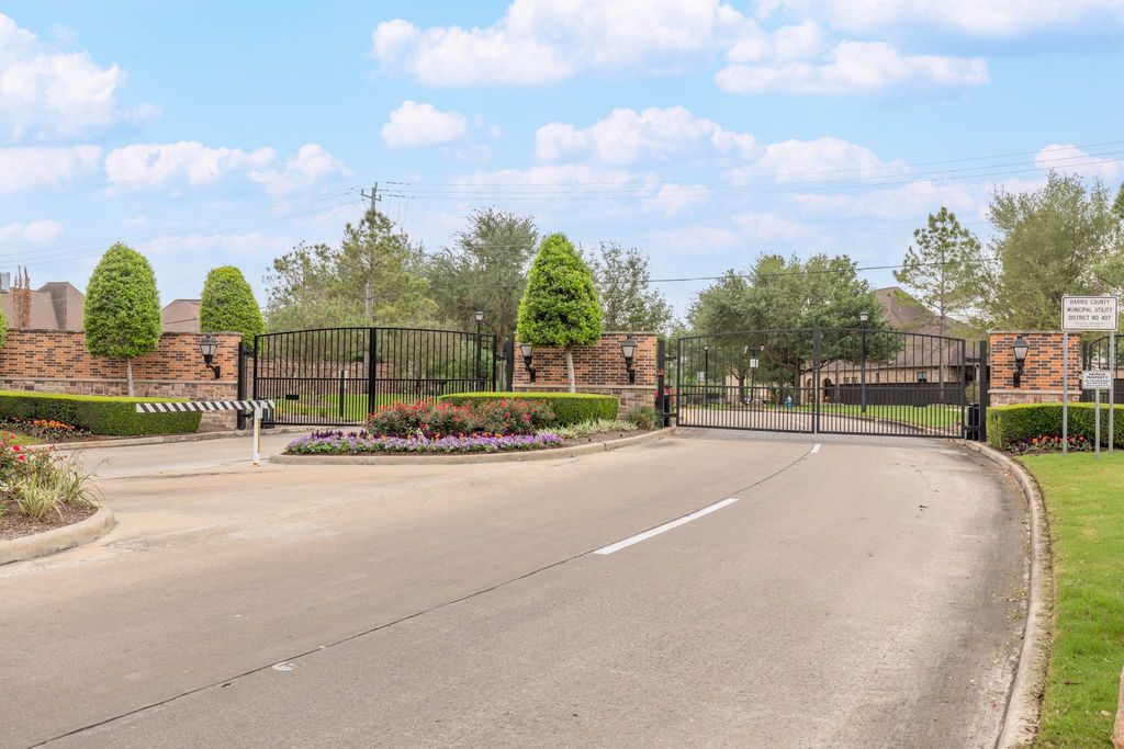 1146 Glenwood Canyon Lane, Houston, TX 77077