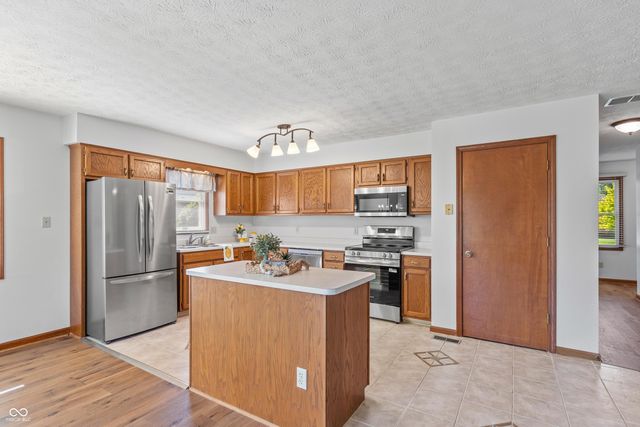 370 Vinewood Drive S, Brownsburg, IN 46112