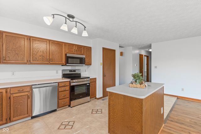 370 Vinewood Drive S, Brownsburg, IN 46112