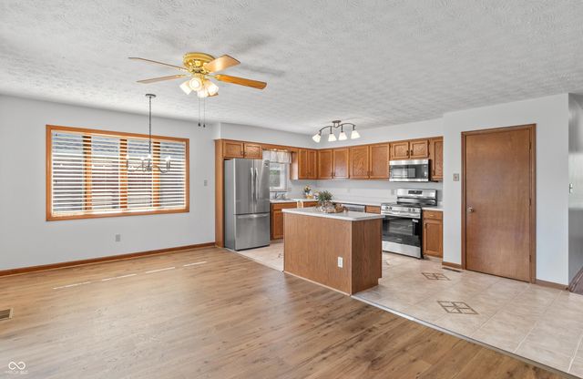 370 Vinewood Drive S, Brownsburg, IN 46112