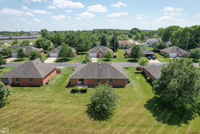 370 Vinewood Drive S, Brownsburg, IN 46112