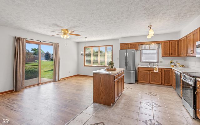 370 Vinewood Drive S, Brownsburg, IN 46112