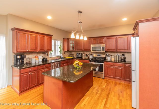 93 Glen Rock Circle, Highland, NY 12528